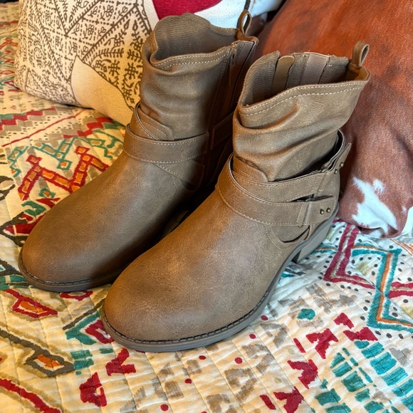NEW Torrid Slouch Buckle Moto Booties 9.5 WW - Picture 1 of 10
